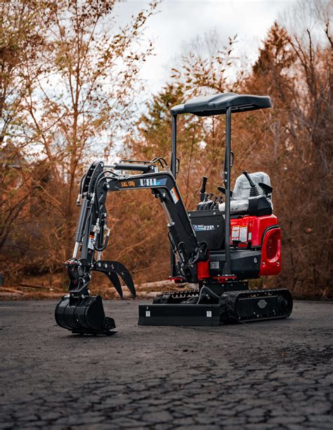 UHI Machinery UME12P Mini Excavator 2,660lbs. Kubota Engine